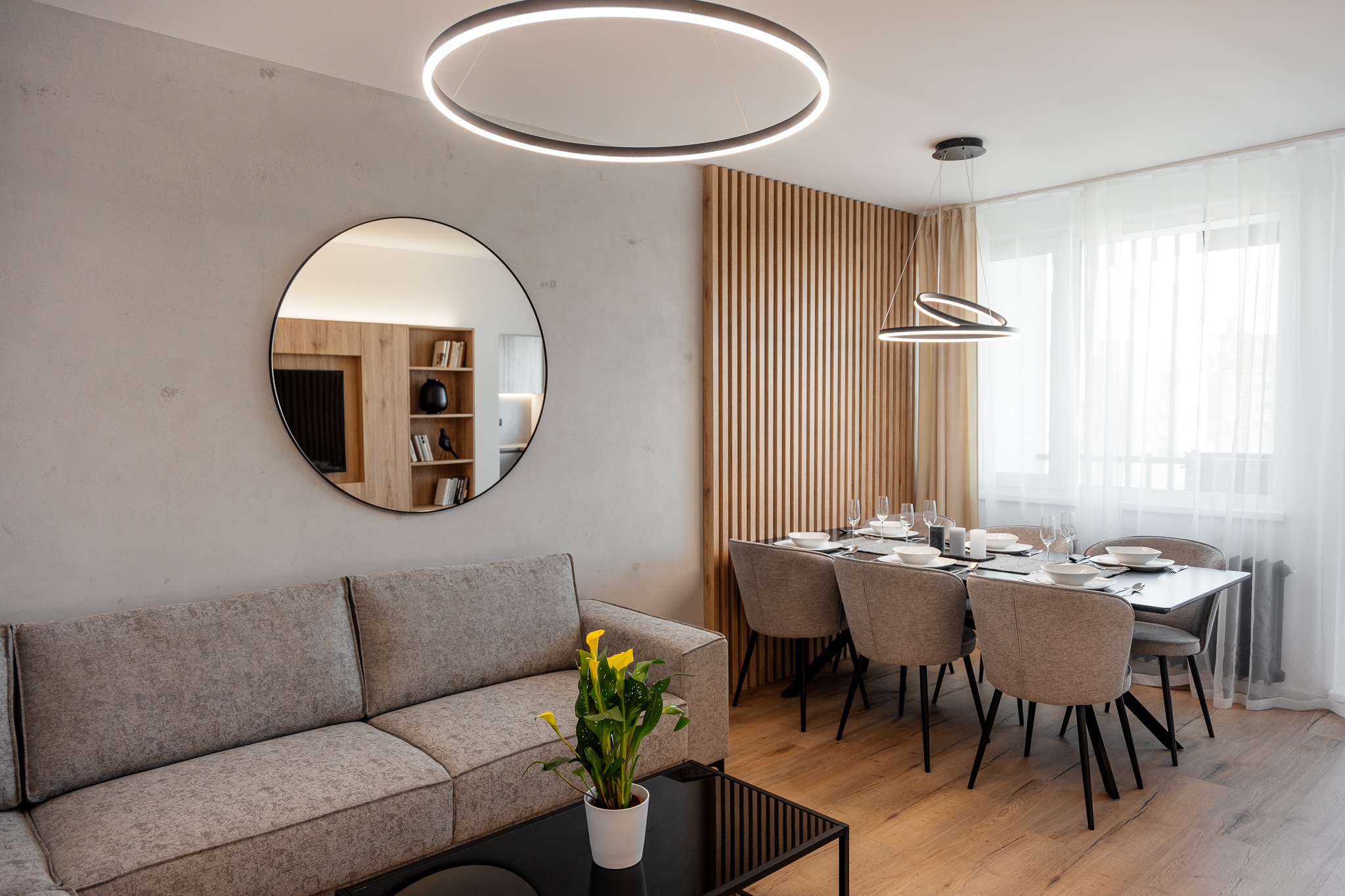 Bytový dizajn obývačky s jedálňou