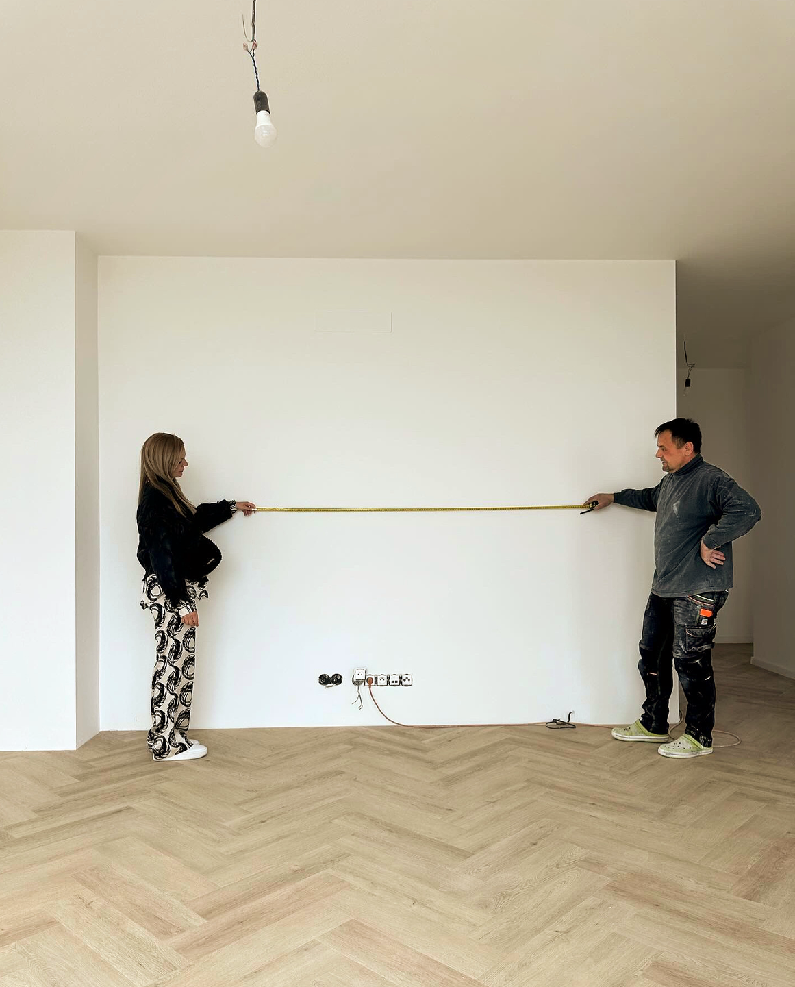 Bytový dizajn televíznej steny v obývačke